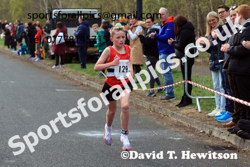 Boys and Girls under-13s, 2025 Elswick Harriers Good Friday Road Relays, Newburn, Newcastle upon Tyne. Photo: David T. Hewitson/Sports for All Pics